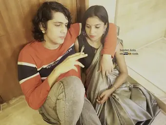 Observe cum-shot & gonzo act as Indian gf and Bf get down and muddy on the floor