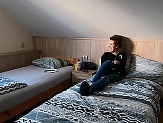 Witness Amanda Slender's lush bum juggle while she chortles while smoking and providing head