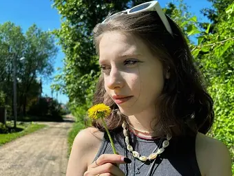 LyalkaMotanka, a hot Ukrainian teen, gets banged by a big dick on the street and swallows a hot load